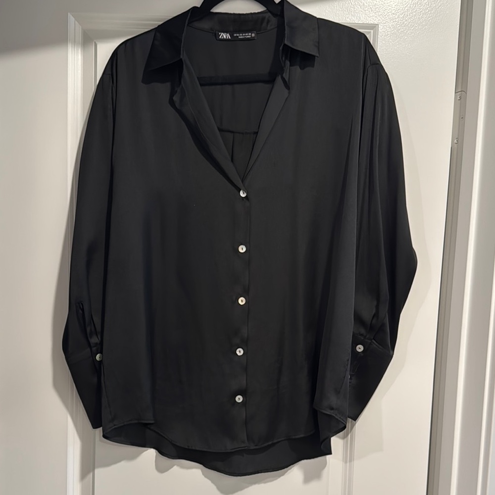 Zara Women's Black Button-Up Top